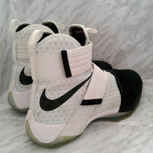 Nike LEBRON SOLDIER 10 SFG king James Black Toe - Picture 5 of 7